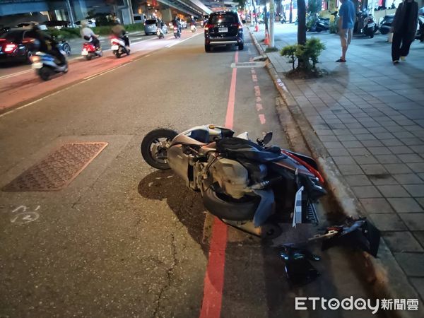 ▲▼快訊／新北男YouBike鬼切　騎士碰撞「頭撞地」大量出血亡。（圖／記者陳以昇翻攝）