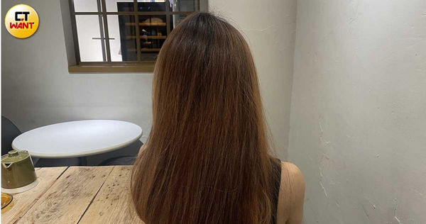花花淚訴，當初阿民以說清楚為由哄騙會面，竟在校內大樓的樓梯間對她性侵得逞。（圖／翁靖祐攝）