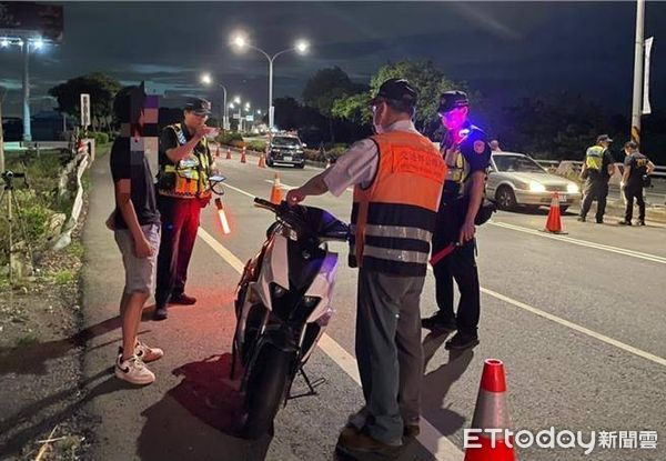 ▲屏東縣警方5月12日起啟動「無照駕駛違規取締專案」             。（圖／記者陳崑福翻攝）