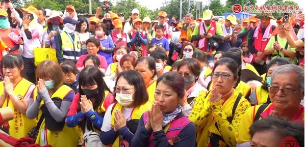 ▲白沙屯媽祖上午徘迴中彰交界，頭旗車在台中等待。（圖／翻攝自白沙屯媽祖網路電視台）