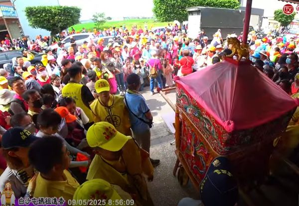 ▲白沙屯媽祖上午徘迴中彰交界，頭旗車在台中等待。（圖／翻攝自白沙屯媽祖網路電視台）