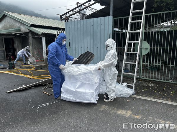 ▲▼石綿有損健康，民眾若需自行拆除，應注意防護措施或委託合法業者代工，也不可隨意棄置。（圖／花蓮縣政府提供，下同）