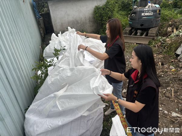 ▲▼石綿有損健康，民眾若需自行拆除，應注意防護措施或委託合法業者代工，也不可隨意棄置。（圖／花蓮縣政府提供，下同）