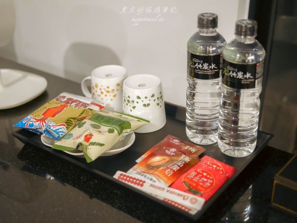▲▼宜蘭包棟民宿。悠悅光Aura Villa｜CP值超高的冬山包棟民宿，純白的現代設計建築中不僅有超大泳池，每一間房間更可以邊泡澡邊欣賞落羽松，宜蘭民宿/冬山民宿。（圖／部落客黑皮的旅遊筆記授權提供）