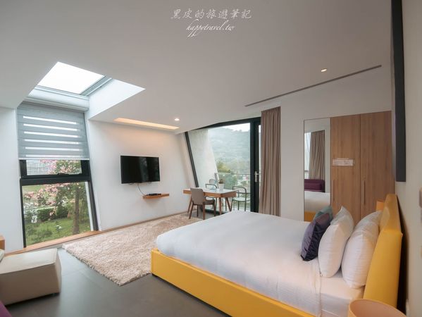 ▲▼宜蘭包棟民宿。悠悅光Aura Villa｜CP值超高的冬山包棟民宿，純白的現代設計建築中不僅有超大泳池，每一間房間更可以邊泡澡邊欣賞落羽松，宜蘭民宿/冬山民宿。（圖／部落客黑皮的旅遊筆記授權提供）