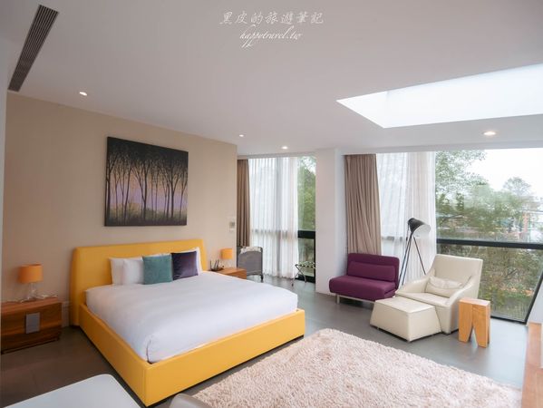 ▲▼宜蘭包棟民宿。悠悅光Aura Villa｜CP值超高的冬山包棟民宿，純白的現代設計建築中不僅有超大泳池，每一間房間更可以邊泡澡邊欣賞落羽松，宜蘭民宿/冬山民宿。（圖／部落客黑皮的旅遊筆記授權提供）