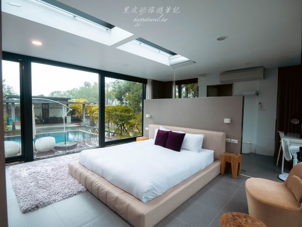 ▲▼宜蘭包棟民宿。悠悅光Aura Villa｜CP值超高的冬山包棟民宿，純白的現代設計建築中不僅有超大泳池，每一間房間更可以邊泡澡邊欣賞落羽松，宜蘭民宿/冬山民宿。（圖／部落客黑皮的旅遊筆記授權提供）