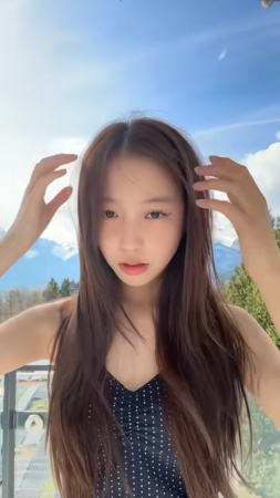 ▲▼趙薇女兒黃新15歲近照曝光。（圖／翻攝自微博）