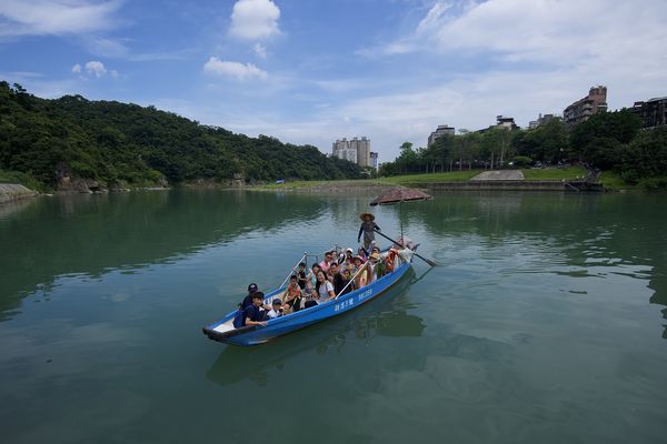 ▲和美山步道成群的螢火蟲,碧潭擺渡＋賞螢。（圖／新北市觀旅局提供）
