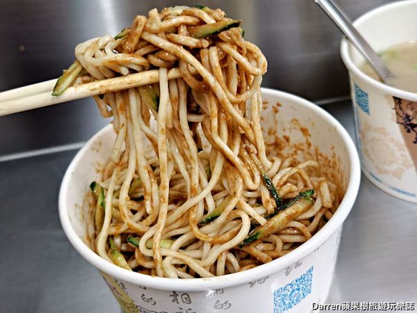 ▲▼阿春媽媽涼麵店張春涼麵》南機場美食中正區早餐推薦好吃台北涼麵開賣就排隊外帶。（圖／部落客Darren蘋果樹旅遊玩樂誌授權提供）
