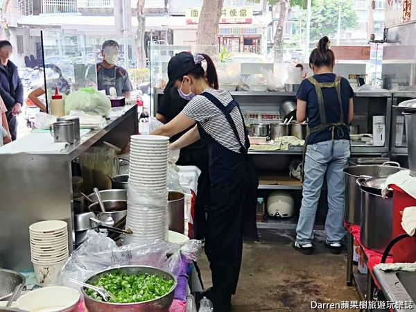 ▲▼阿春媽媽涼麵店張春涼麵》南機場美食中正區早餐推薦好吃台北涼麵開賣就排隊外帶。（圖／部落客Darren蘋果樹旅遊玩樂誌授權提供）