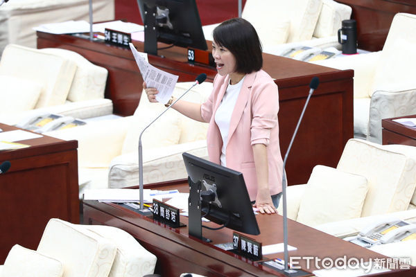 ▲市議員簡舒培質詢，與蔣萬安起爭執。（圖／記者林敬旻攝）