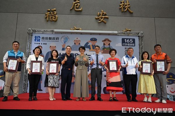 ▲南投縣長許淑華號召百工百業共同打詐，反詐大使高曼容熱血應援。（圖／記者高堂堯翻攝）