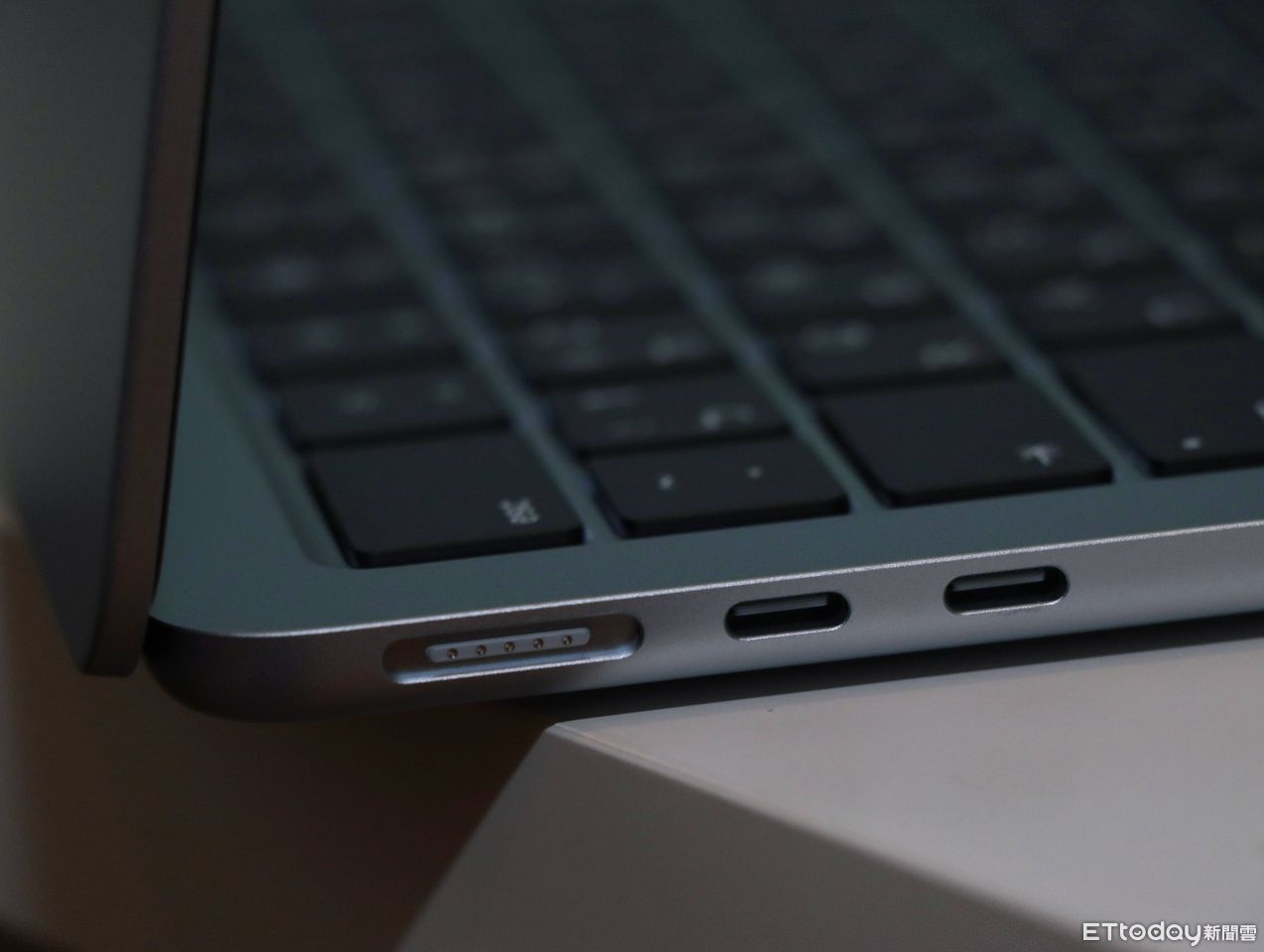 ▲▼       Macbook air      。（圖／記者蘇晟彥攝）