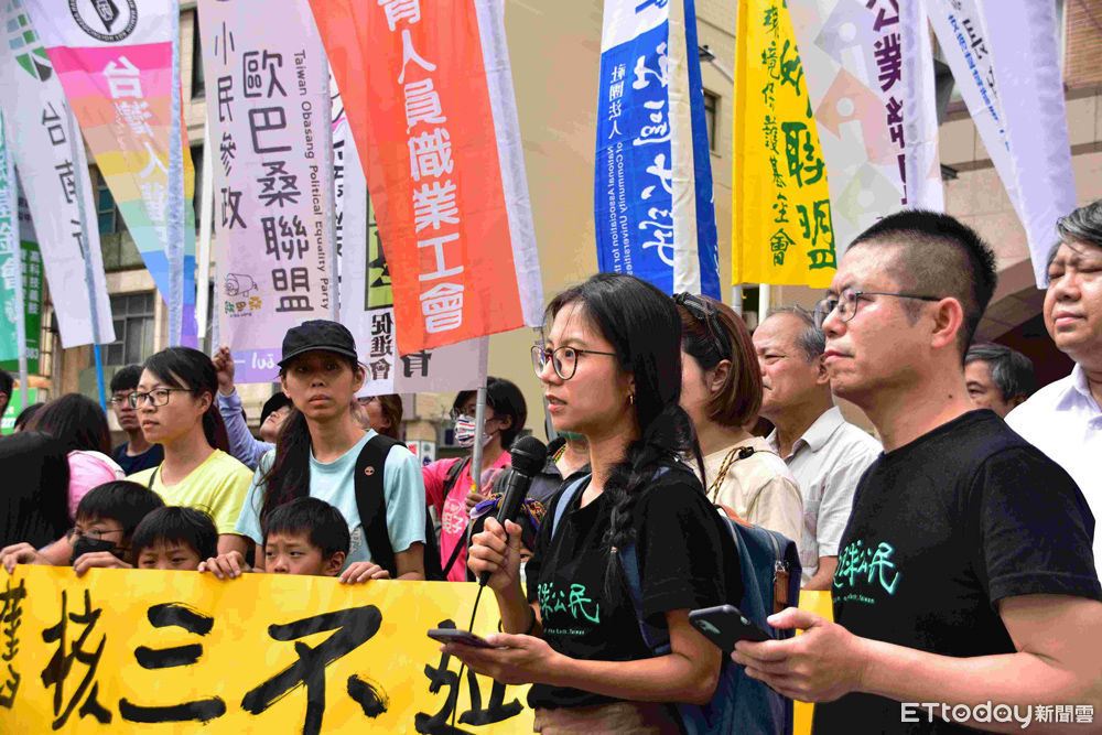▲地球公民基金會專員林冠伶(右二)提到，台灣應該提高現有的電網韌性。（圖／地球公民基金會提供）