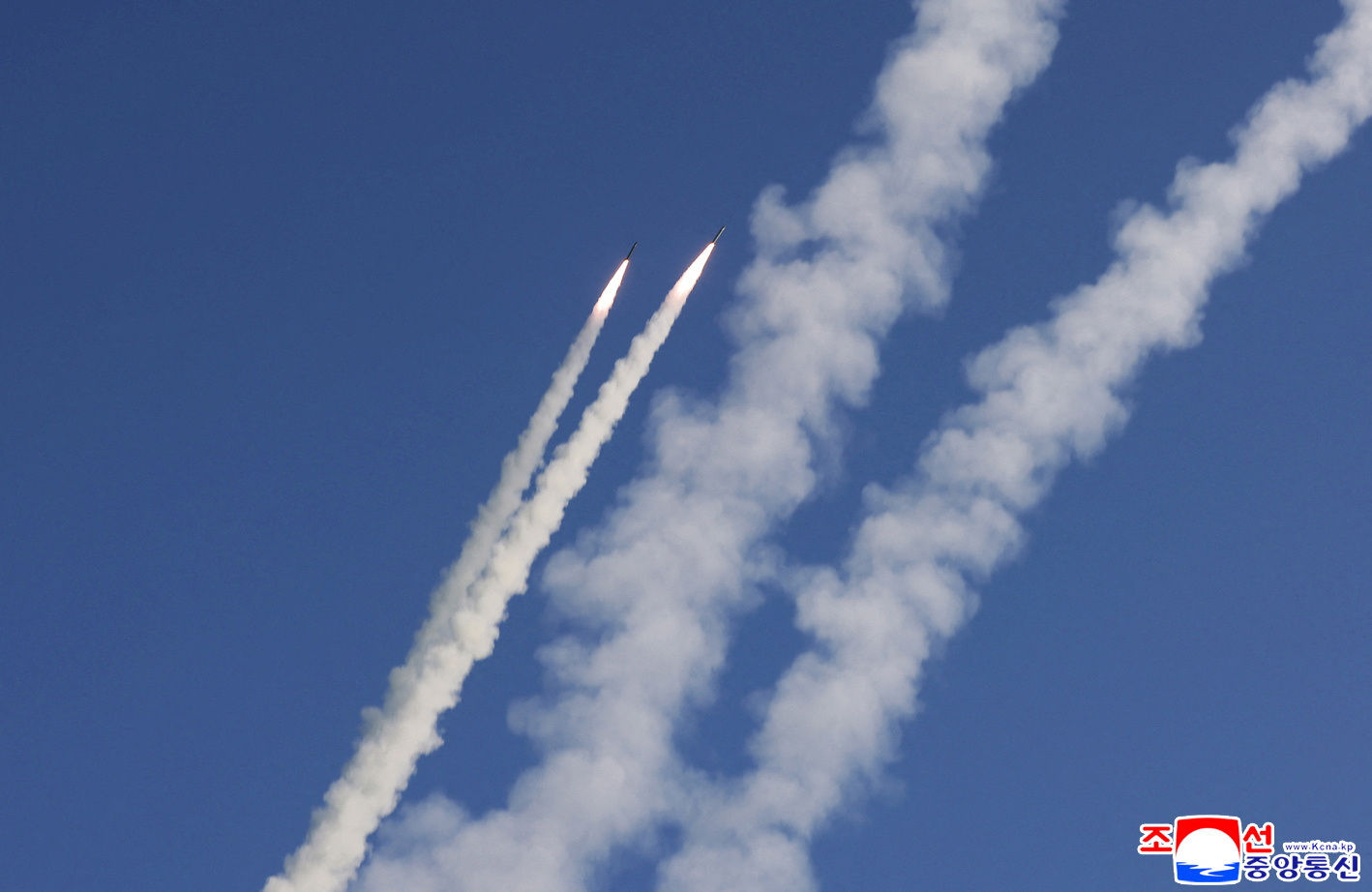 ▲▼北韓最高領導人金正恩8日前往東部戰線部隊,視察指導聯合打擊訓練。(圖/路透)