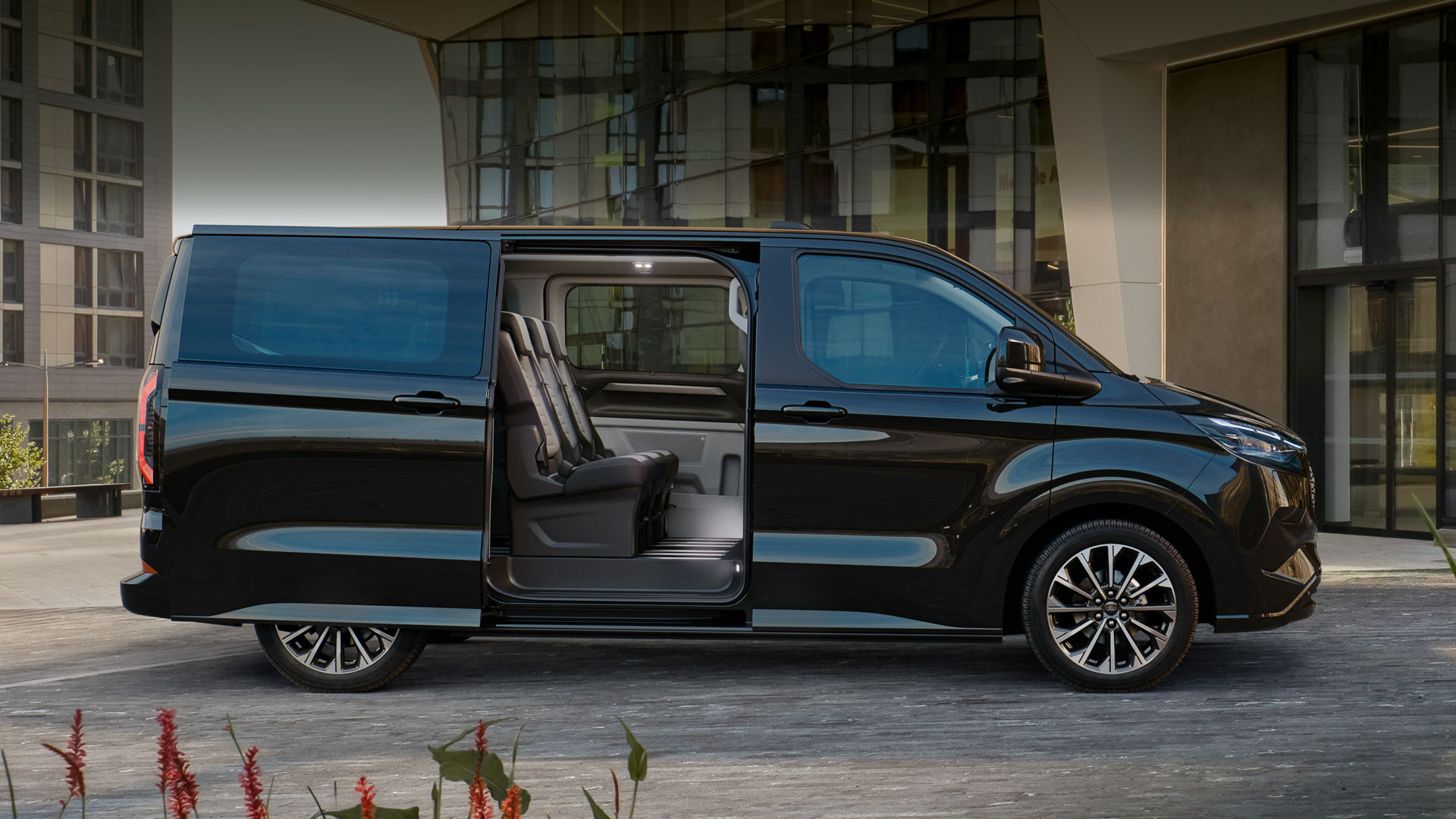 ▲全新25年式 Tourneo Custom福特旅行家 。（圖／翻攝自Ford）