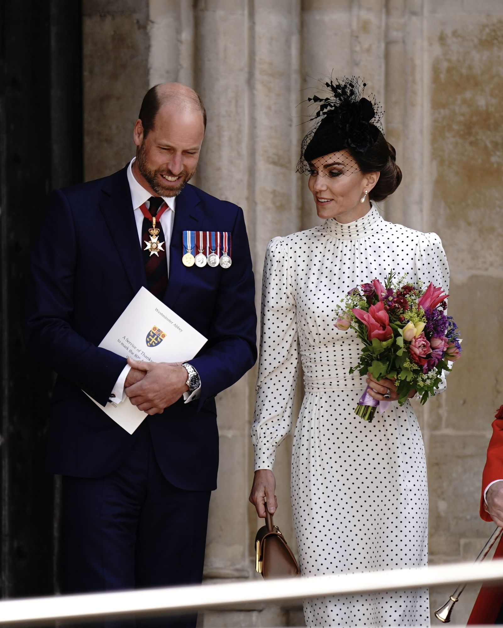 凱特王妃1天換2套美翻了！　仙氣白裙穿搭藏洋蔥