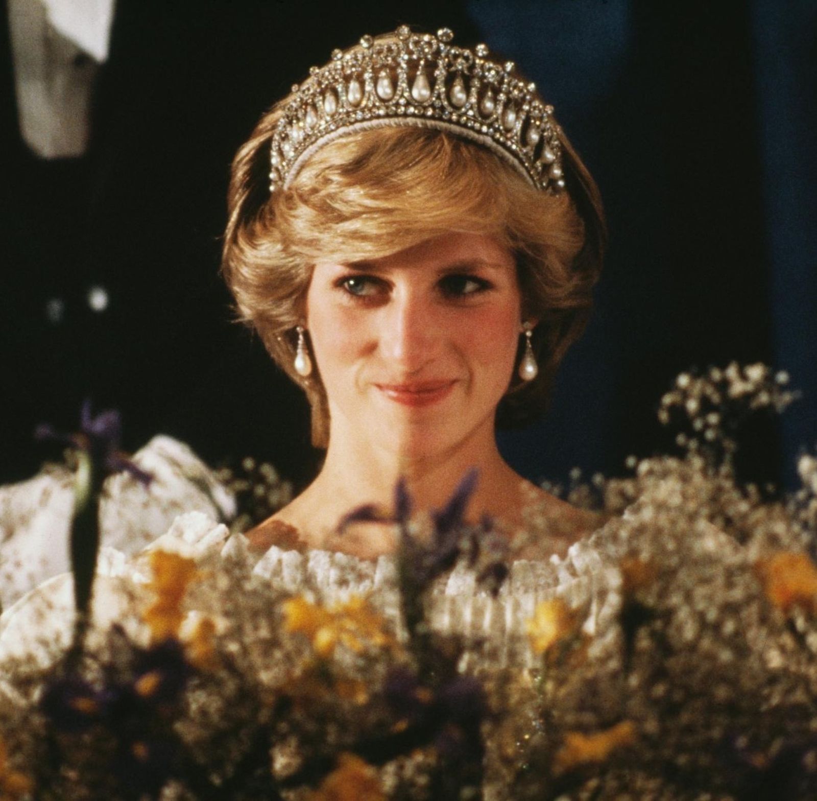 凱特王妃1天換2套美翻了！　仙氣白裙穿搭藏洋蔥