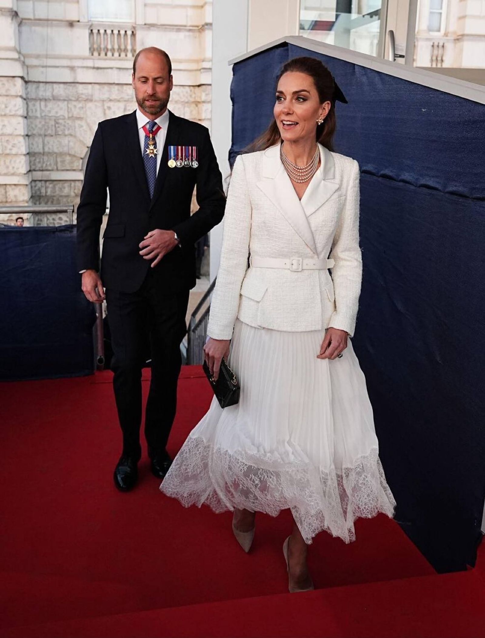 凱特王妃1天換2套美翻了！　仙氣白裙穿搭藏洋蔥