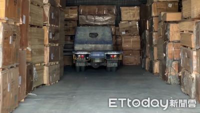 惦惦別動!2煞「槍抵頭」劫車亡命 司機嚇壞求助老闆畫面曝