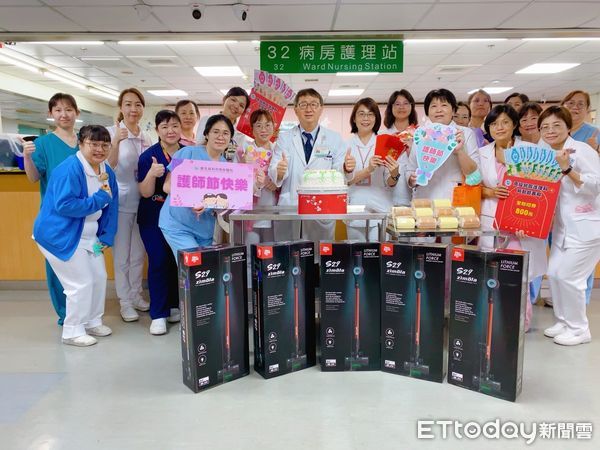 ▲衛福部南投醫院院長與護理同仁開心合影。（圖／衛福部南投醫院提供）