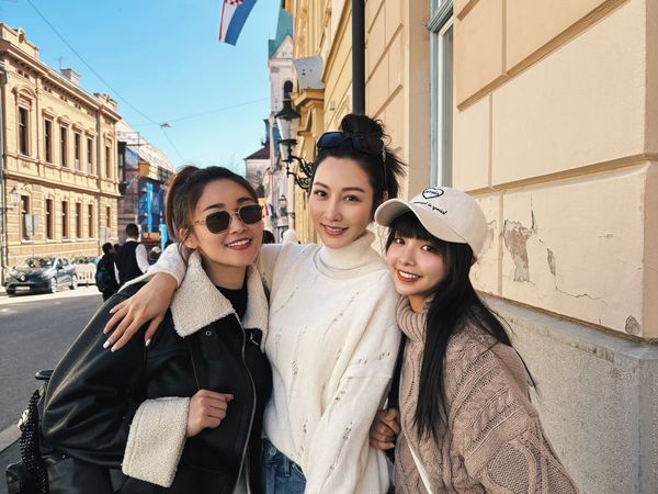 ▲張文綺(左起)、曾莞婷、徐凱希在扎格雷布合影。（圖／時代創藝提供）