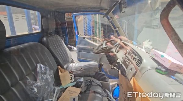 ▲▼高雄2嫌持槍劫車。（圖／記者吳奕靖翻攝）