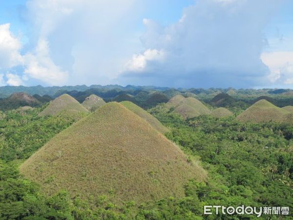 ▲薄荷島「巧克力山」。（圖／記者彭懷玉攝）