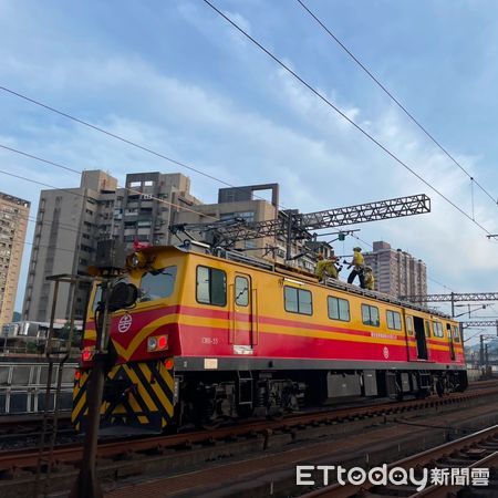▲▼台鐵電車線搶修。（圖／台鐵公司提供）