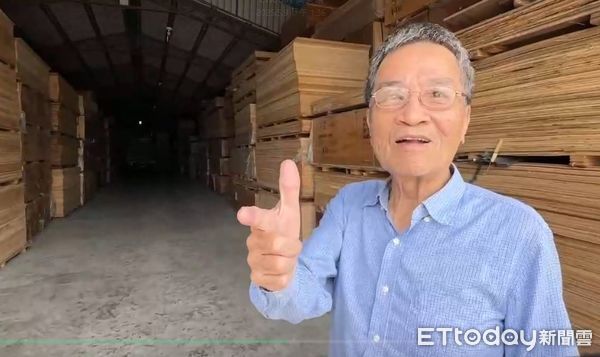 ▲▼大寮工廠遭劫車，司機被嫌犯持槍指頭。（圖／記者吳奕靖翻攝）