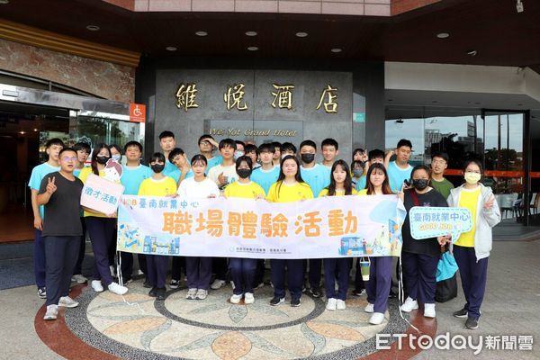▲南英商工學生走進台南維悅酒店後場，體驗真實職場環境，主動提問互動熱烈，提早探索職涯方向。（記者林東良翻攝，下同）