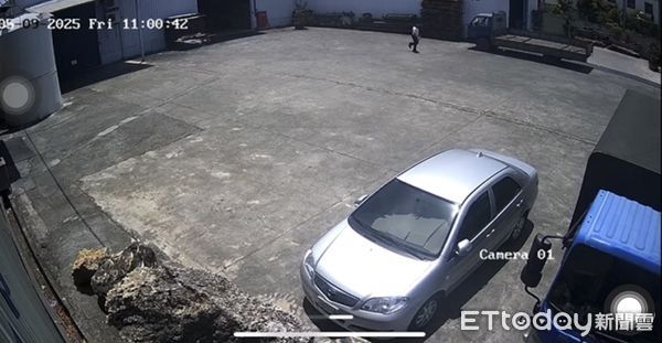 ▲▼持槍劫車過程。（圖／記者許宥孺翻攝）