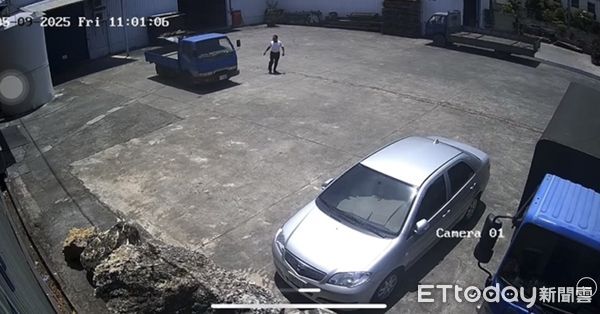 ▲▼持槍劫車過程。（圖／記者許宥孺翻攝）