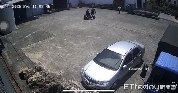 ▲▼持槍劫車過程。（圖／記者許宥孺翻攝）