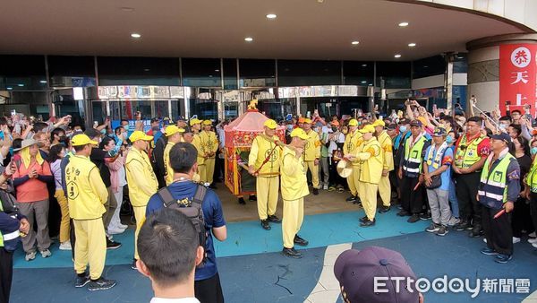 ▲▼             白沙屯媽祖停駕童綜合醫院梧棲院區。（圖／記者黃彥傑攝，下同）