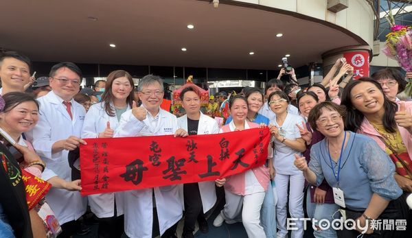 ▲▼             白沙屯媽祖停駕童綜合醫院梧棲院區。（圖／記者黃資真攝，下同）