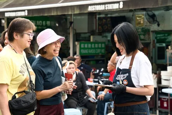 ▲苗可麗(右)相當受粉絲歡迎。（圖／三立提供）