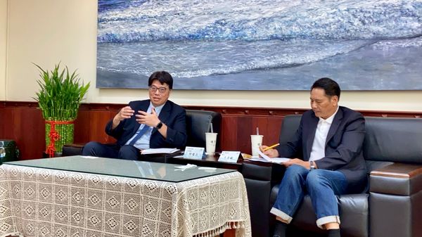 ▲▼邱垂正拜會連江縣府　說明政府兩岸政策。（圖／陸委會）