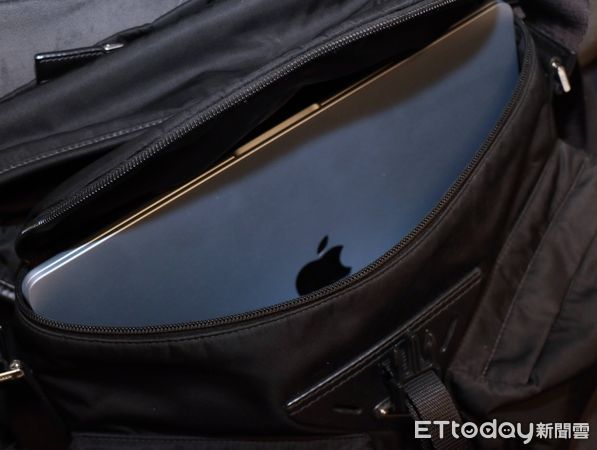 ▲▼      macbook air       。（圖／記者蘇晟彥攝）