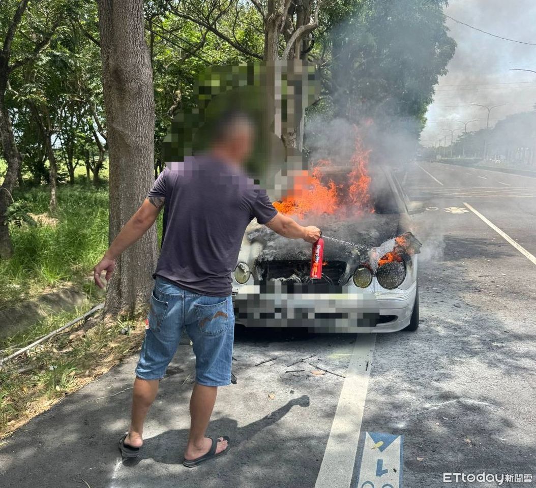 快訊／台1線開一半「聞到塑膠味」！駕駛急逃生　下秒火燒車