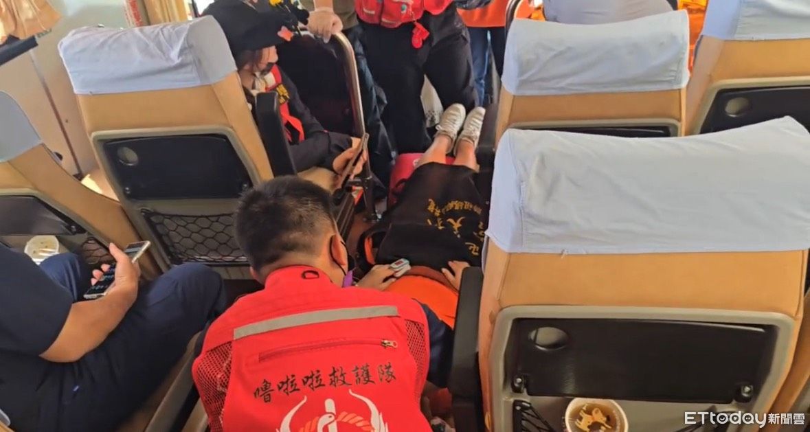 台中天氣熱…白沙屯媽姐隨香客中暑昏倒　緊急抬進警備車休息
