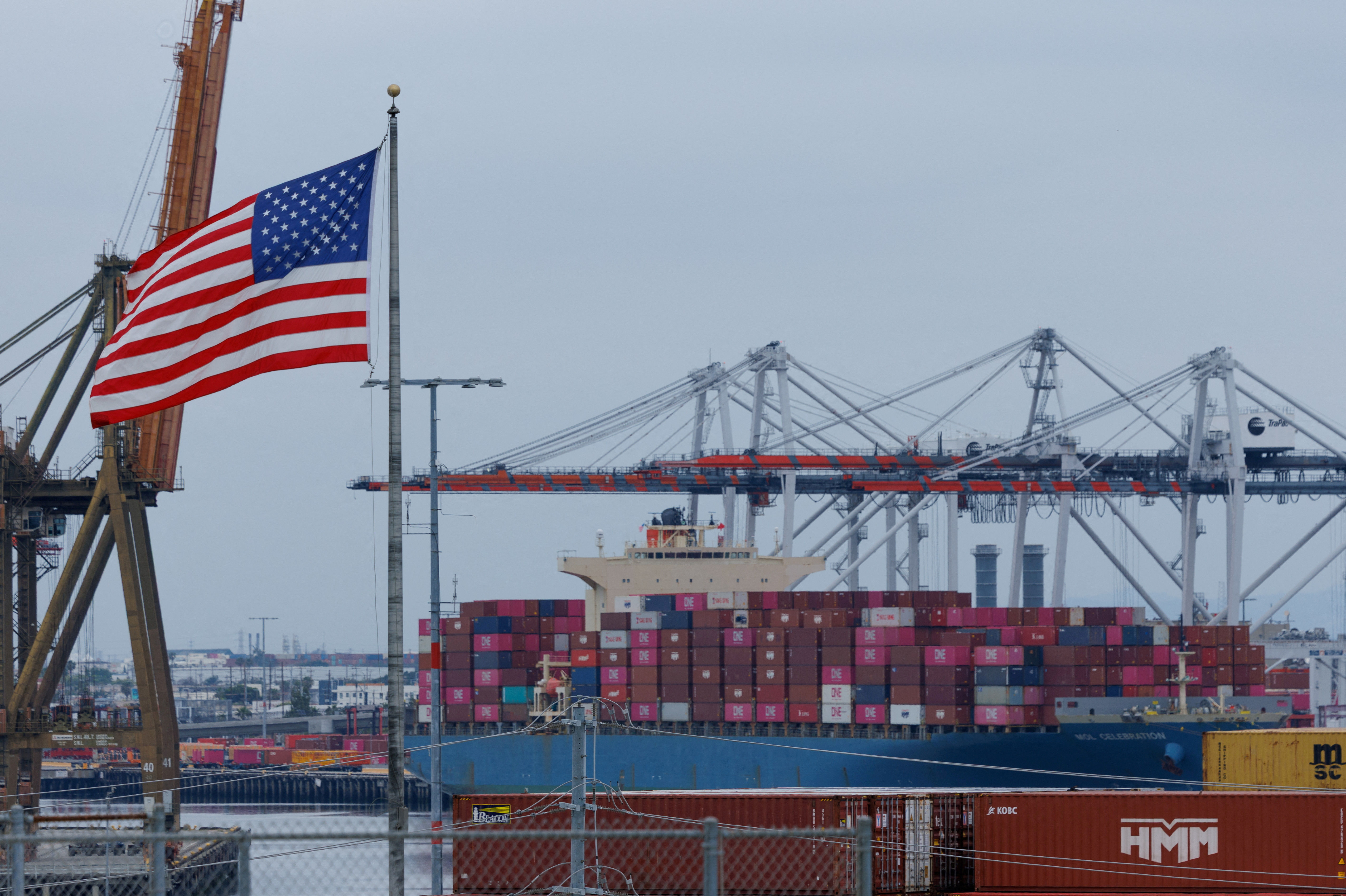 ▲▼美國加州洛杉磯港（Port of Los Angeles）的貨櫃與貨船。關稅，港口，航運，貿易，海運。（圖／路透）