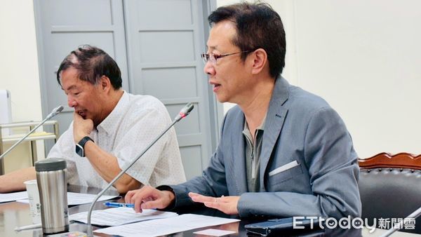▲長照兩大協會赴立法院向張宏陸立委陳情，盼完善政策制度，改善產業經營困境。（記者林東良翻攝，下同）