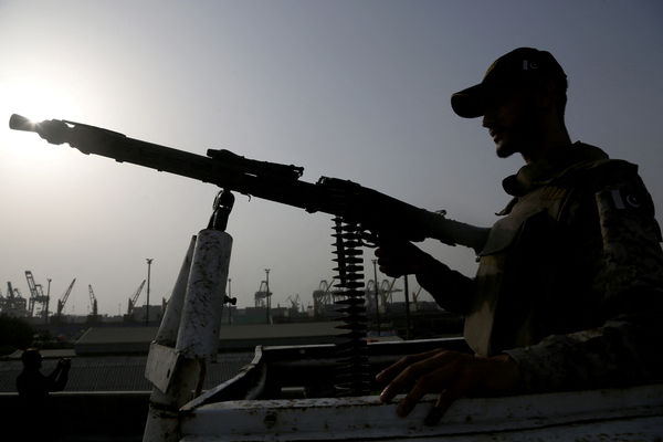 ▲▼巴基斯坦士兵駐守在喀拉蚩港（Karachi Port）。（圖／路透）