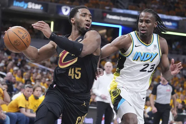 ▲騎士米歇爾、溜馬西亞卡姆。（圖／達志影像／美聯社）