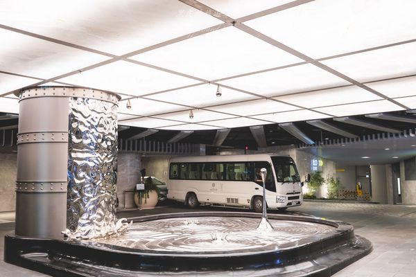 ▲▼香港銀樾美憬閣精選酒店｜2025香港飯店推薦，在露台泡澡還可以欣賞香港城市景色。（圖／部落客黑皮的旅遊筆記授權提供）