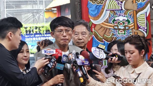 ▲▼民眾黨主席黃國昌出席「母親節活動」受訪。（圖／記者呂佳賢攝）