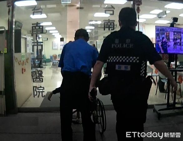 ▲台南歸仁警分局員警鳴笛開道5分鐘，成功將昏迷女子緊急送醫搶救脫險。（記者林東良翻攝，下同）