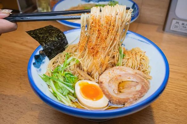 ▲▼東京拉麵【AFURI惠比壽】澀谷美食|巷弄裡的柚子拉麵排隊半小時才知道|雞湯尬柚子清爽開胃|絕美用餐空間不說還以為是咖啡廳。（圖／部落客美熊很愛吃授權提供）